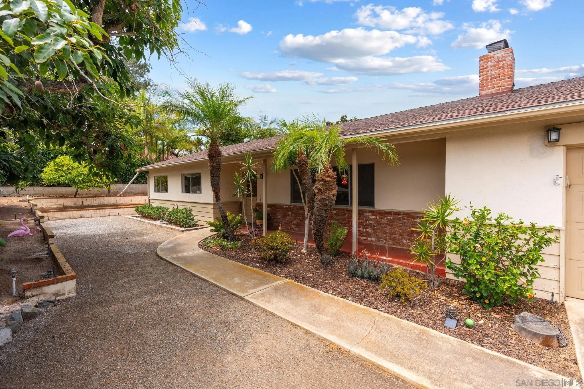 410 E Glaucus