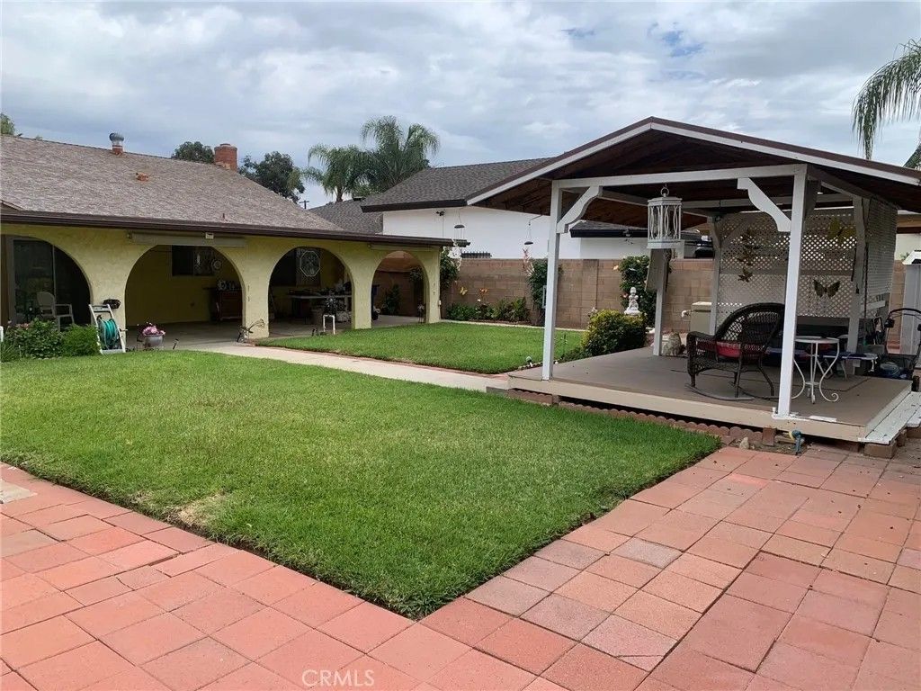 Photo of 8221 Greenbush AVE, Panorama City, CA 91402 (MLS # SR26098211)