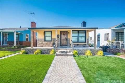 Photo of 3431 Myrtle Avenue, Long Beach, CA 90807 (MLS # CV26016535)