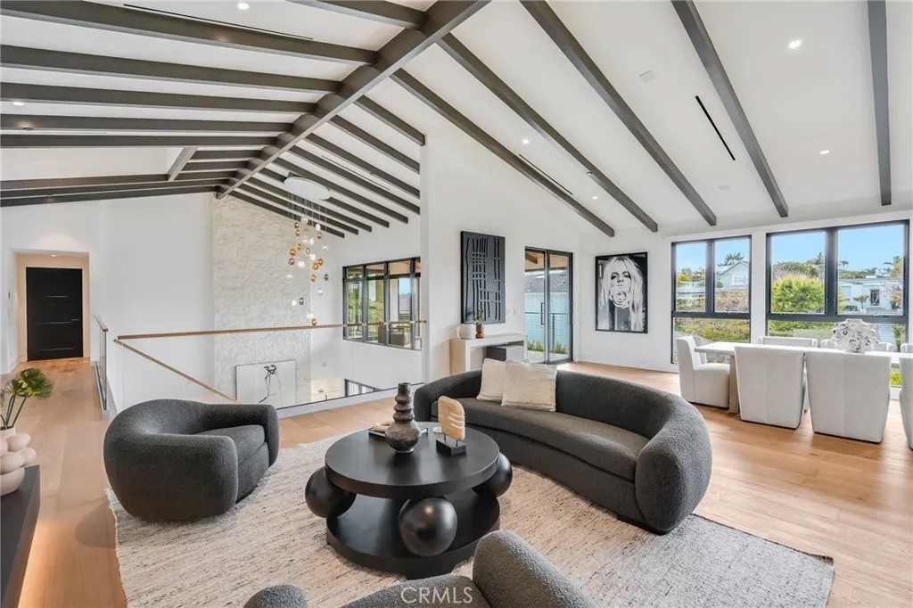 427 Santa Ana Av