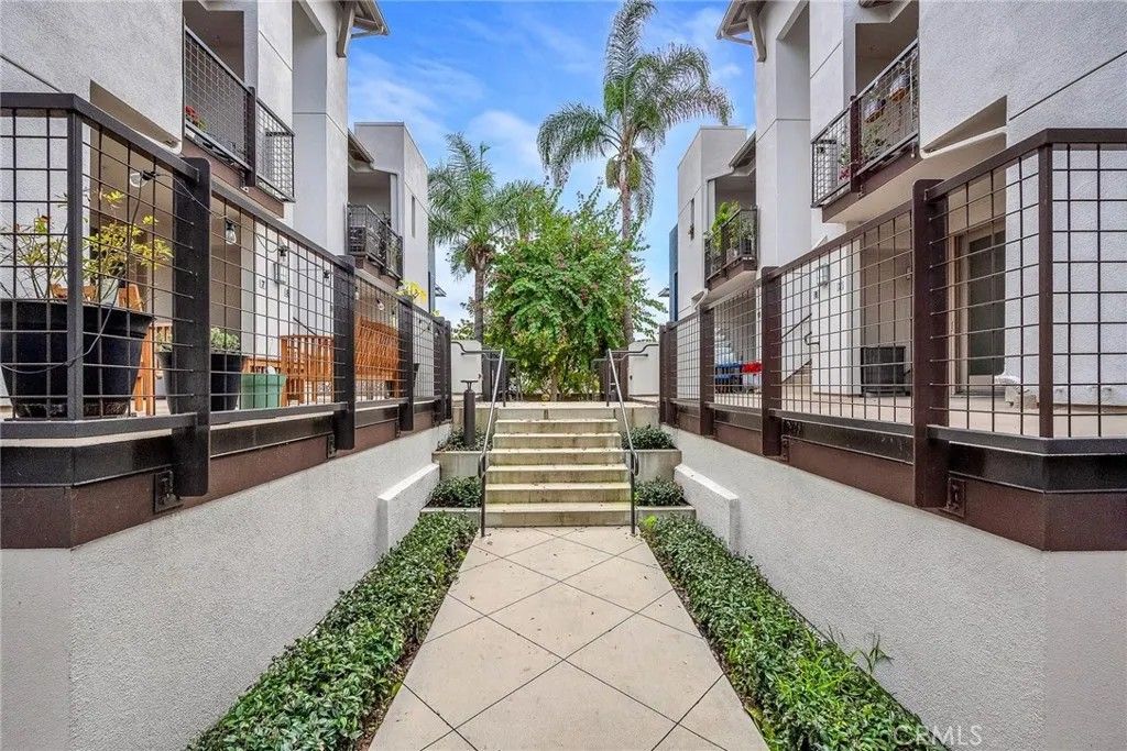 Photo of 5410 W 149th #7, Hawthorne, CA 90250 (MLS # SB25282129)