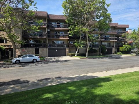Photo of 1061 Park Avenue #302, Long Beach, CA 90804 (MLS # PW26077910)