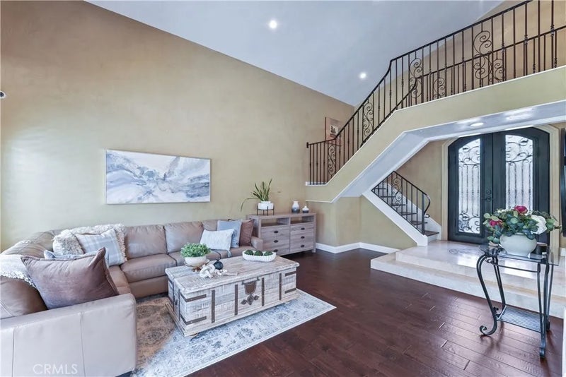 1571 W Tedmar