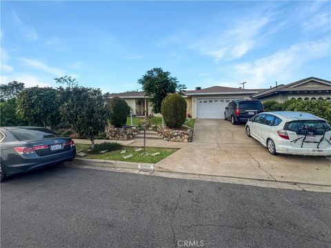 Tiny photo for 12591 Charloma Dr, Tustin, CA 92780 (MLS # OC25270776)