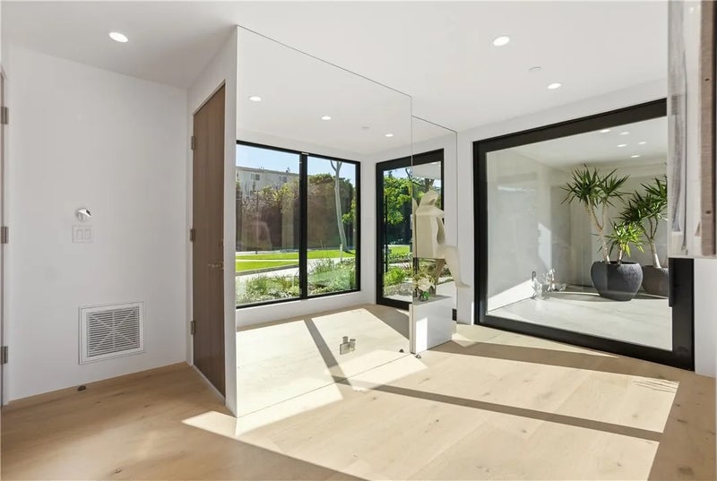 2910 Bayside