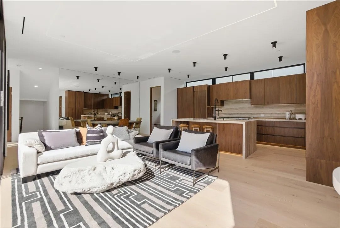 2910 Bayside
