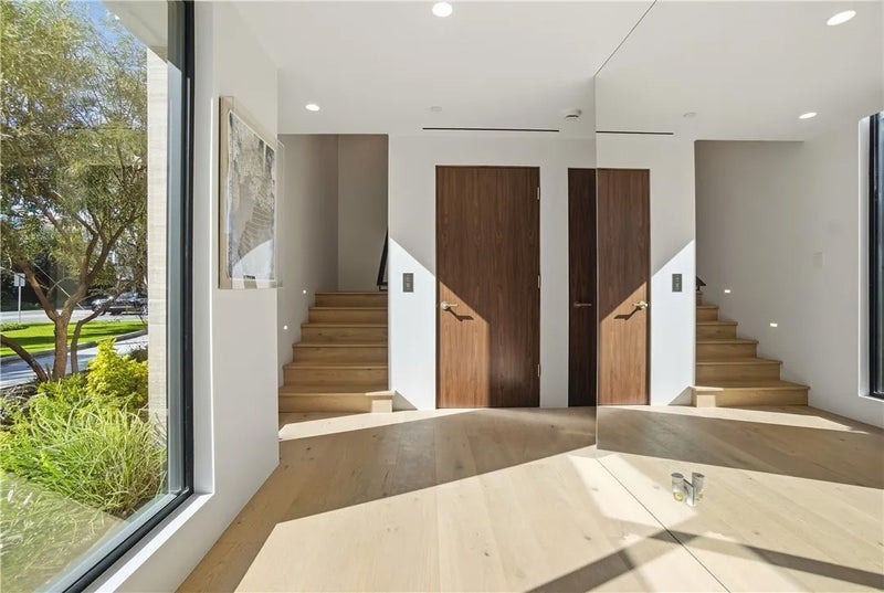 2910 Bayside