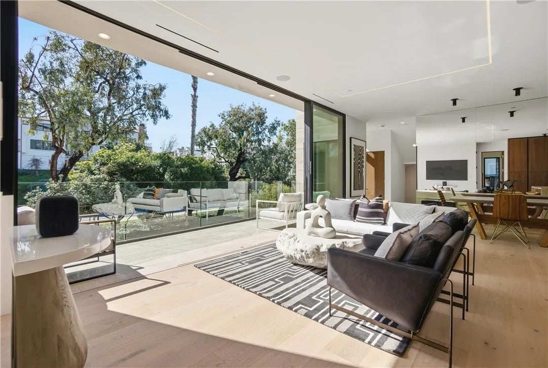 2910 Bayside