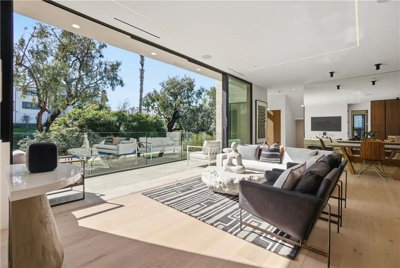 2910 Bayside