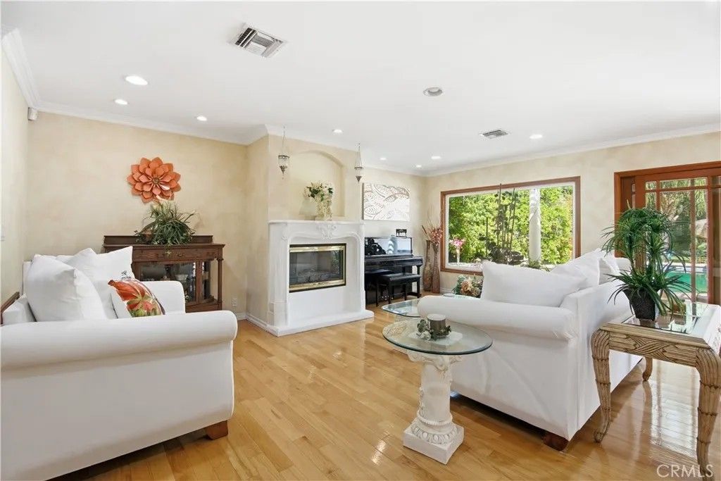 Photo of 8836 Enfield Ave, Northridge, CA 91325 (MLS # SR26093781)