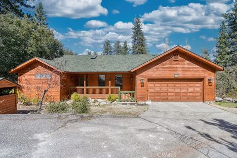 Photo of 1737 Zion Way, Pine Mountain Club, CA 93222 (MLS # SR26057666)