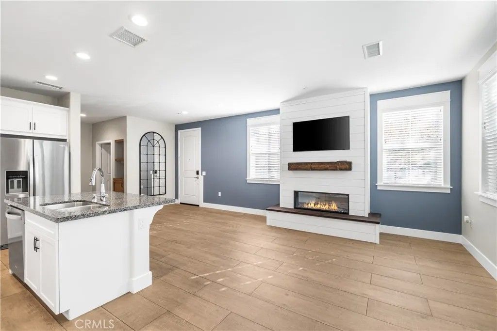 Photo of 28661 Jardineras Dr, Valencia, CA 91354 (MLS # SB25282023)