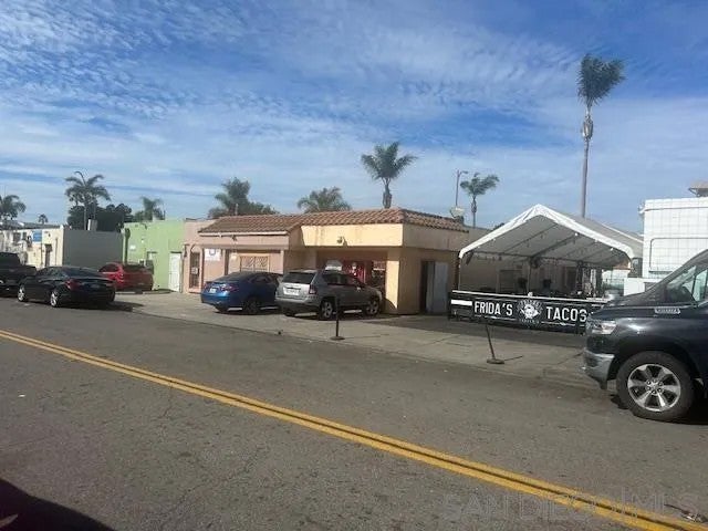 651-53 E. Valley Packway
