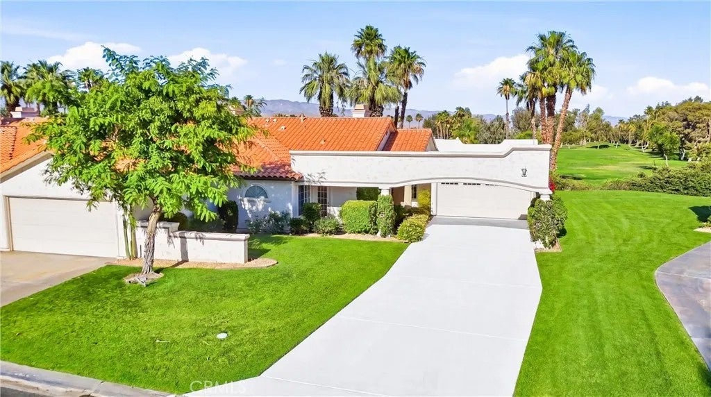 Photo of 128 Desert Falls Drive, Palm Desert, CA 92211 (MLS # PW26115737)