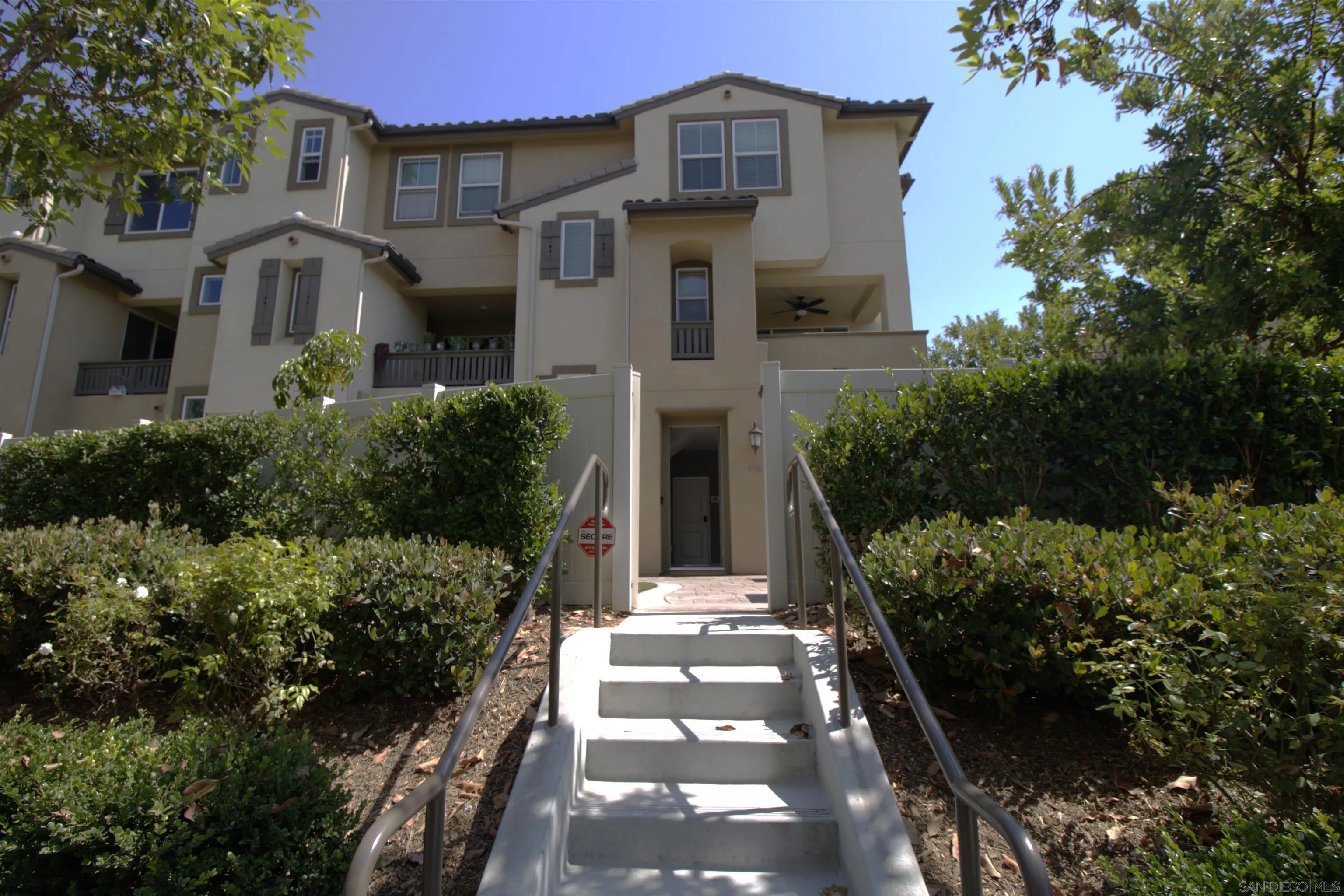 5506 San Roberto