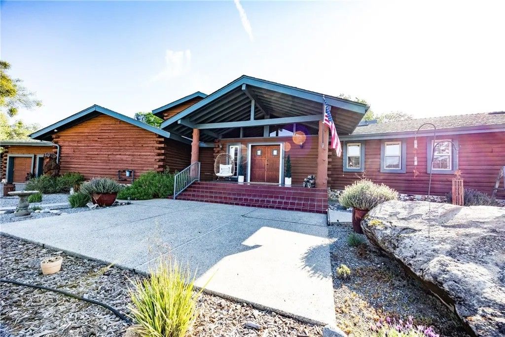 Photo of 42366 Holiday Way, Coarsegold, CA 93614 (MLS # FR26084282)