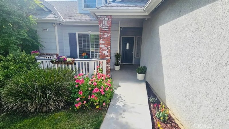 2559 E Fallbrook