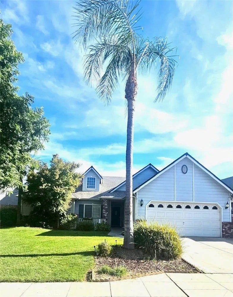 2559 E Fallbrook