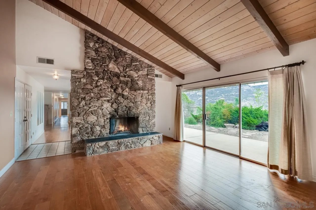 620 Singing Vista Ct