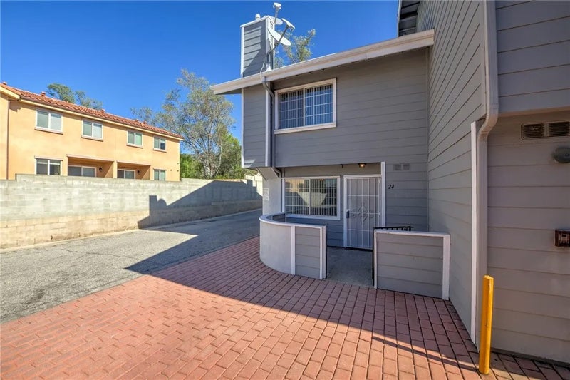 14425 Foothill 24