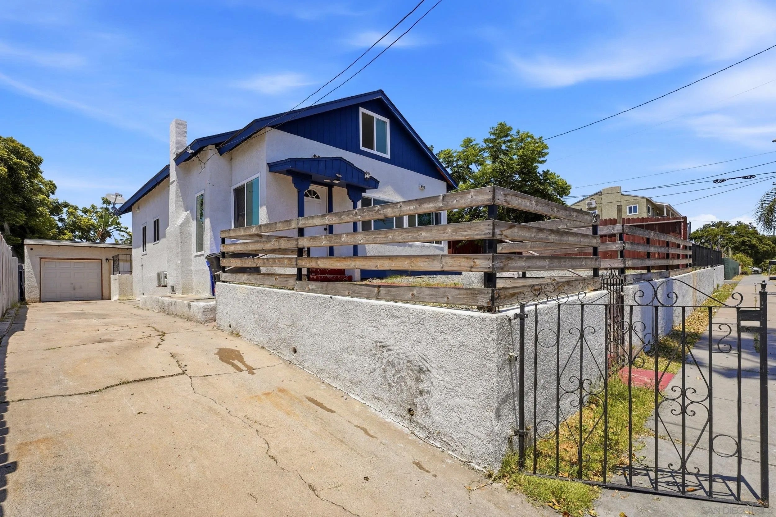 23 E 1st St