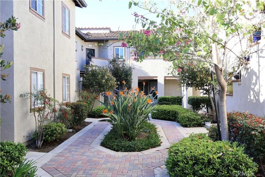 Photo of 64 Via Contento, Rancho Santa Margarita, CA 92688 (MLS # PW26055565)