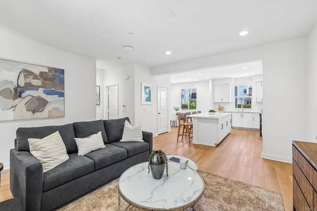 Photo of 327 Ocotillo Gln, Escondido, CA 92025 (MLS # NDP2605633)