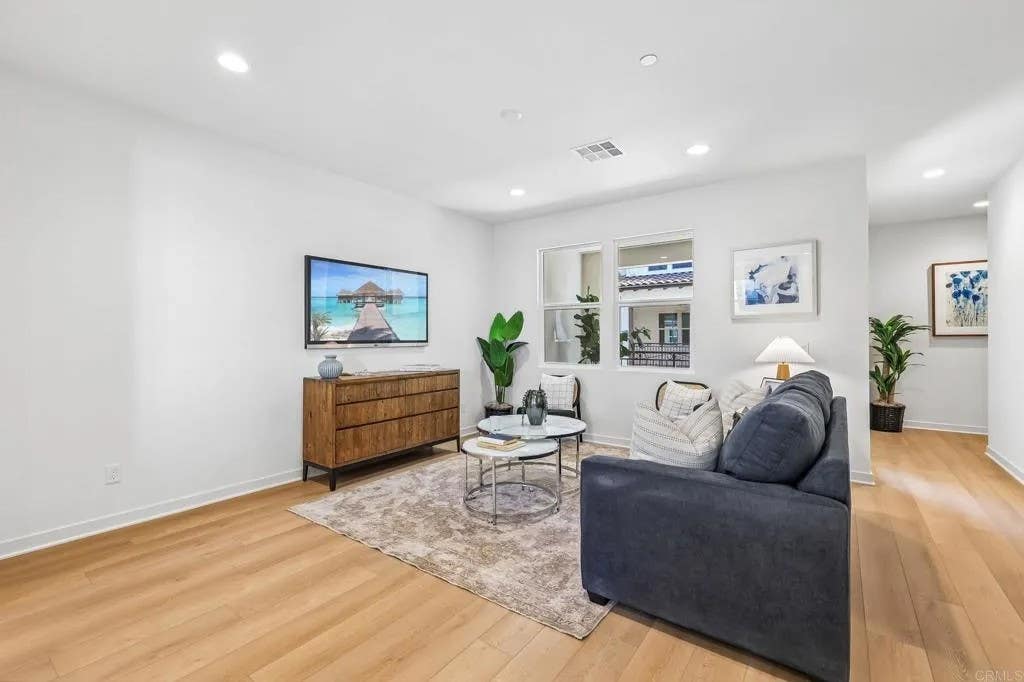 Photo of 327 Ocotillo Gln, Escondido, CA 92025 (MLS # NDP2605633)
