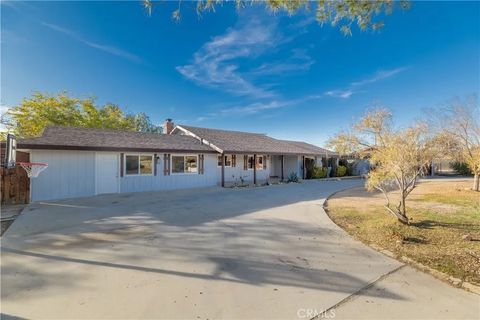 Photo of 19125 Hupa Rd, Apple Valley, CA 92307 (MLS # IV25275912)