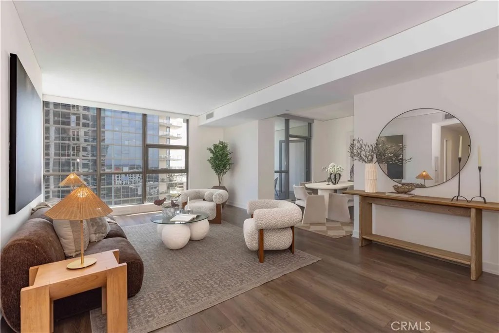 9 MacArthur Place 404