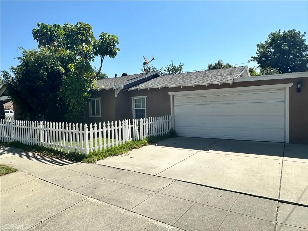 1044 N Sunset