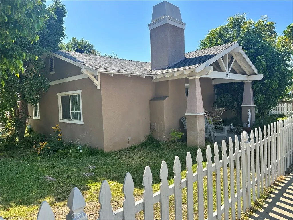 1044 N Sunset