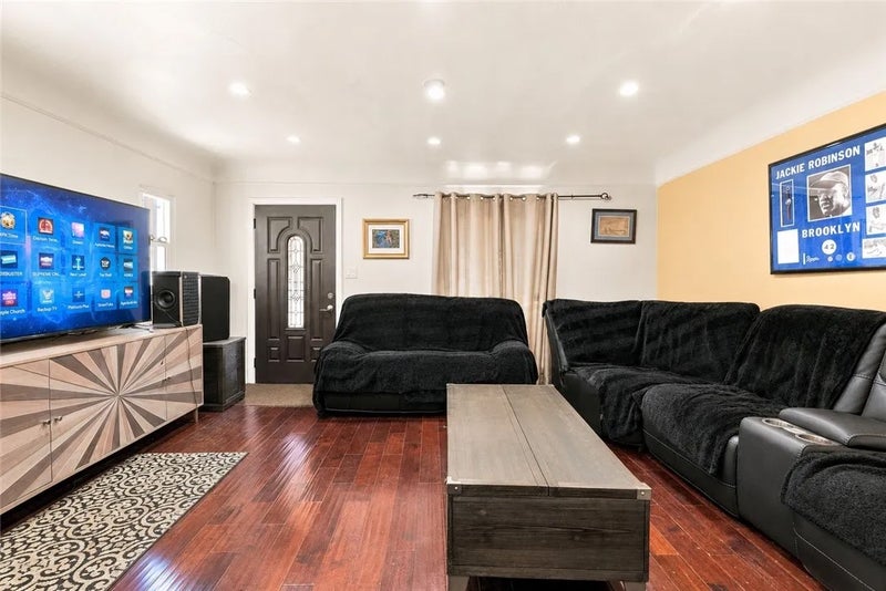 8701 Menlo