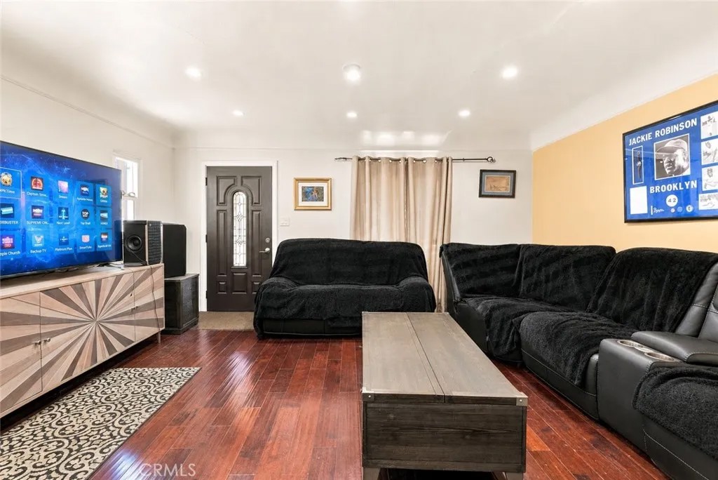 8701 Menlo