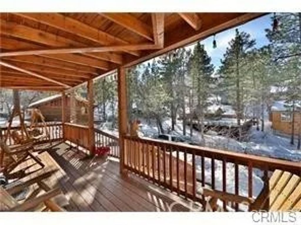 Photo of 879 Spruce Ln, Sugarloaf, CA 92386 (MLS # SW26005397)