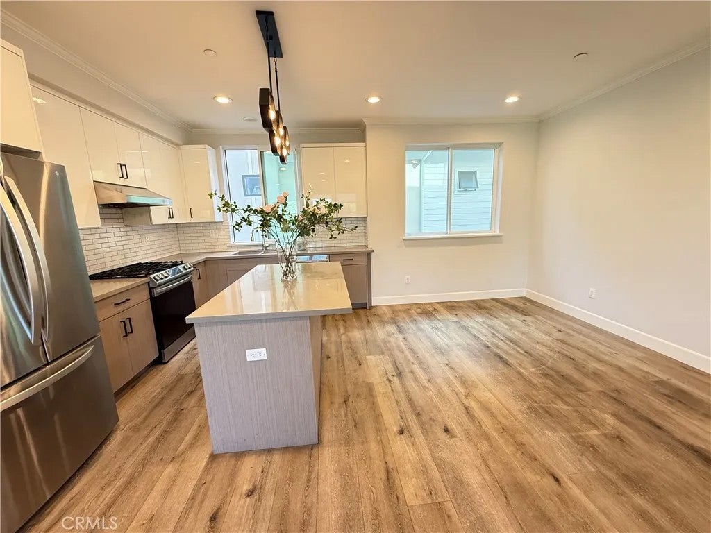 1115 La Cadena Ave B