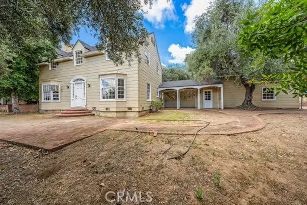 Photo of 4874 Palo Dr, Tarzana, CA 91356 (MLS # SR26062276)