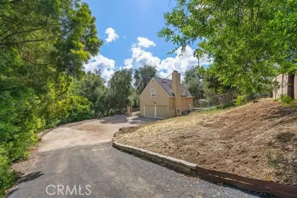 Photo of 4874 Palo Dr, Tarzana, CA 91356 (MLS # SR26062276)