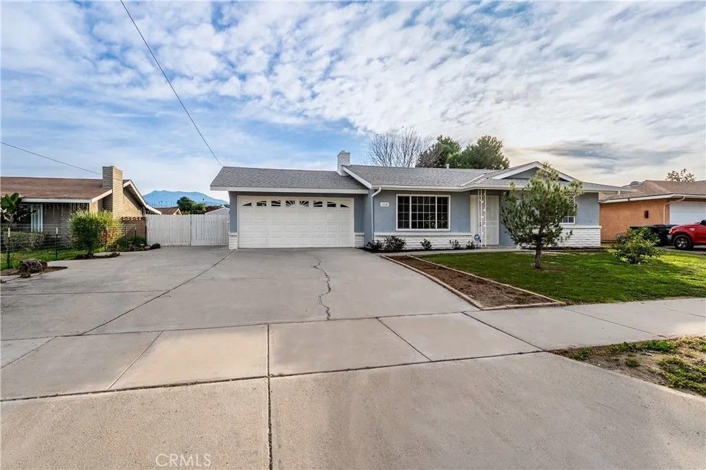 Photo of 638 N Girard St, Hemet, CA 92544 (MLS # CV25278586)