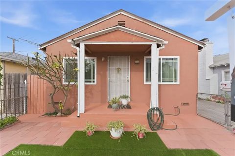 Photo of 27 W Pleasant St, Long Beach, CA 90805 (MLS # DW26016386)