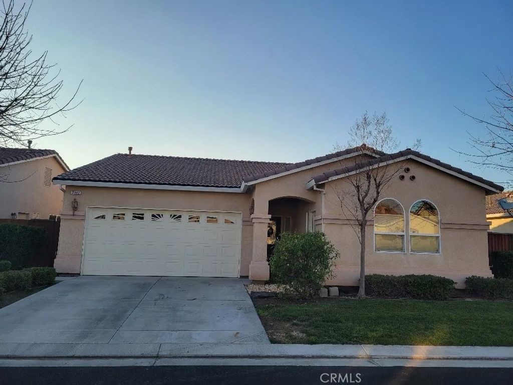 Photo of 2983 La Vina Cir, Los Banos, CA 93635 (MLS # MC26010968)