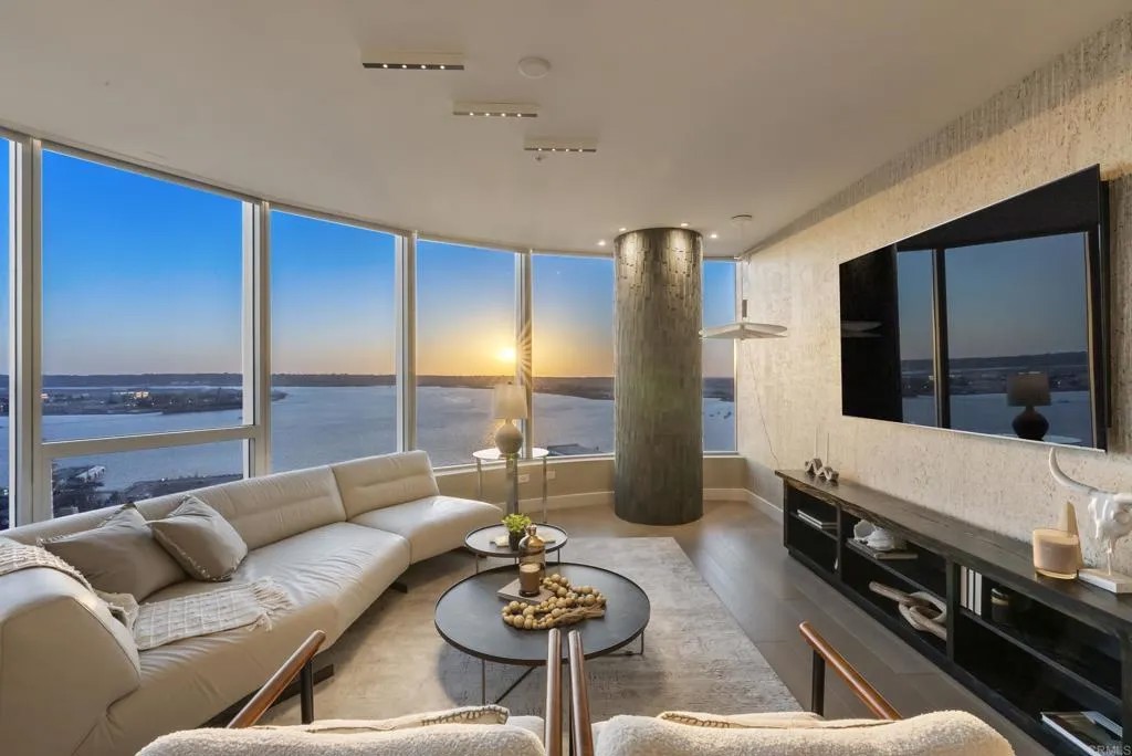 888 W E Street 3002