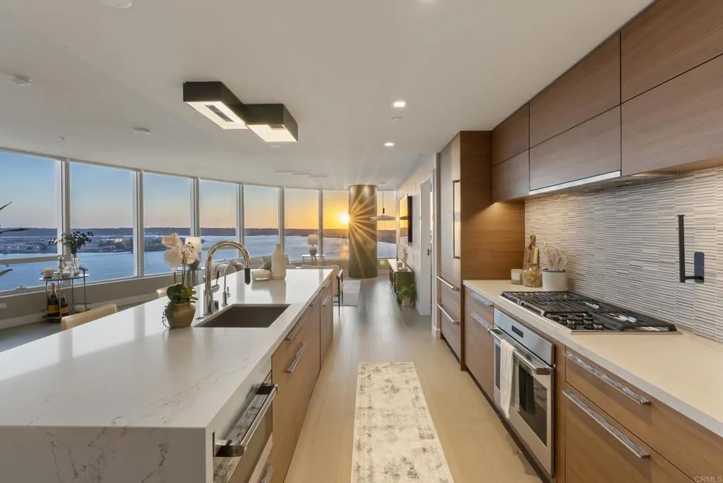 888 W E Street 3002