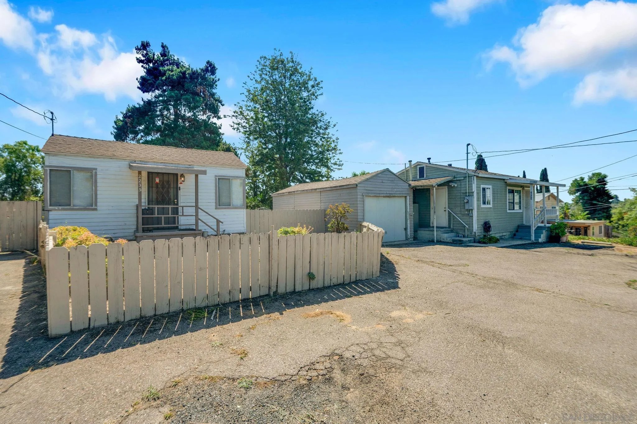 2233-2235 El Prado Ave