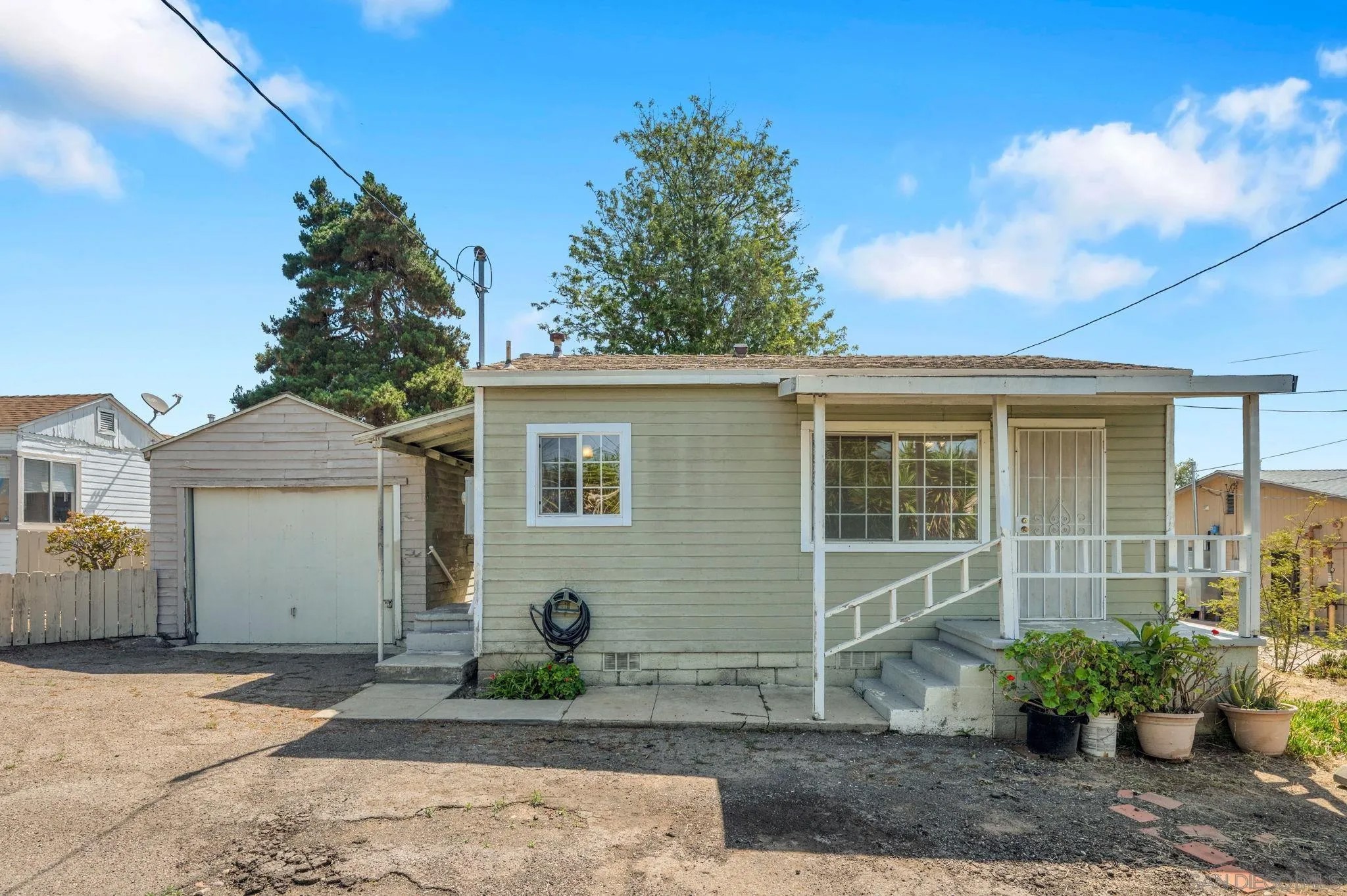 2233-2235 El Prado Ave