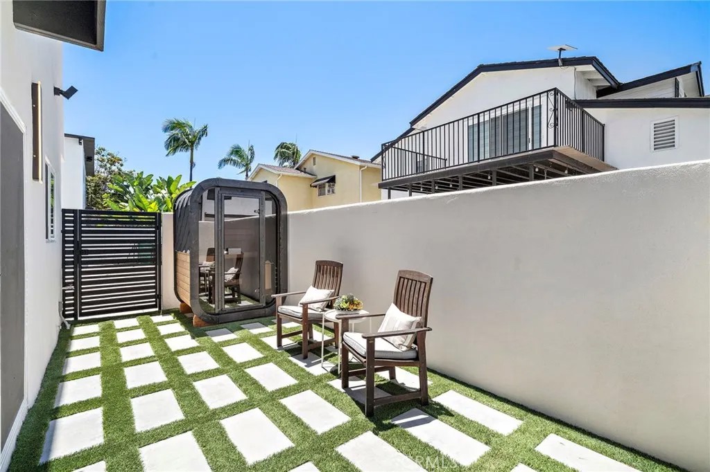 339 La Verne