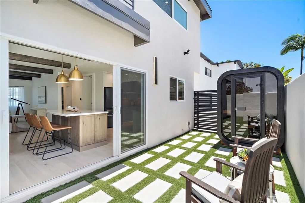 339 La Verne