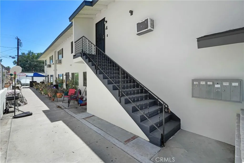 8231 Tapia Via