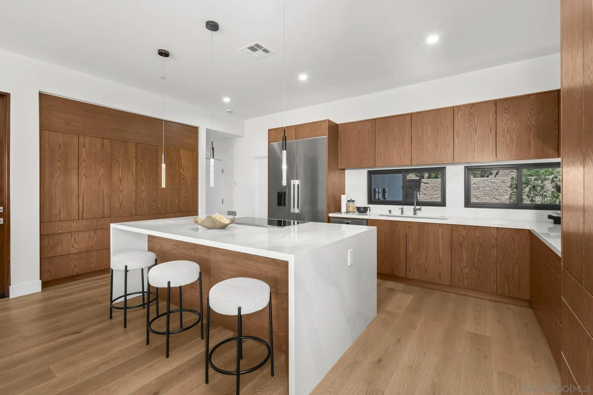 San Diego, California 92109, United States, 4 Bedrooms Bedrooms, ,6 BathroomsBathrooms,Residential,Active,189184