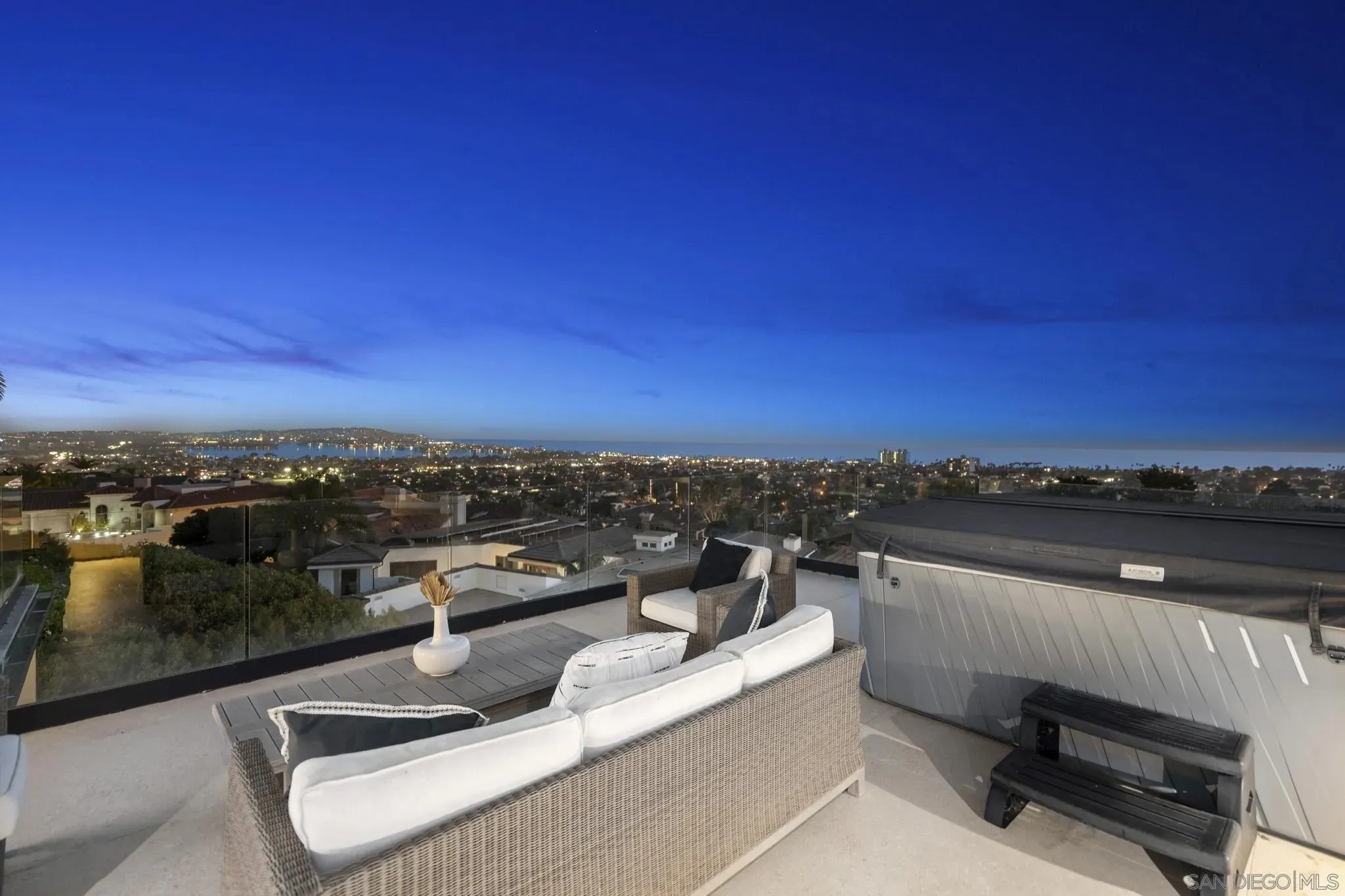 San Diego, California 92109, United States, 4 Bedrooms Bedrooms, ,6 BathroomsBathrooms,Residential,Active,189184